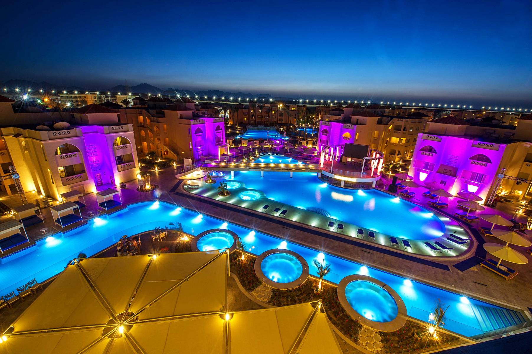 فندق الباتروس اكوا بلو الغردقة - بالانتقالات | Aqua Blu Resort - Families and couples 